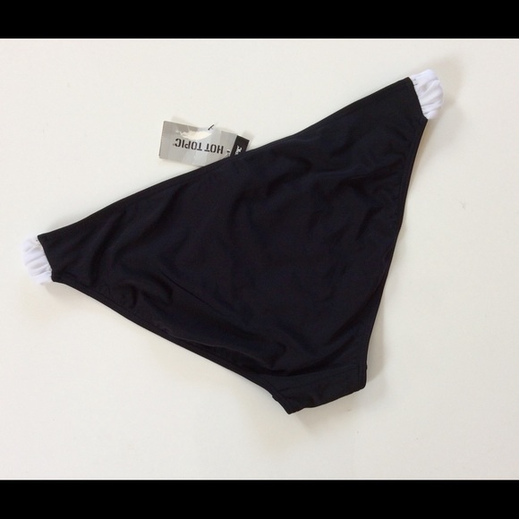 Classic black bikini top swimwear - Picture 7 of 7